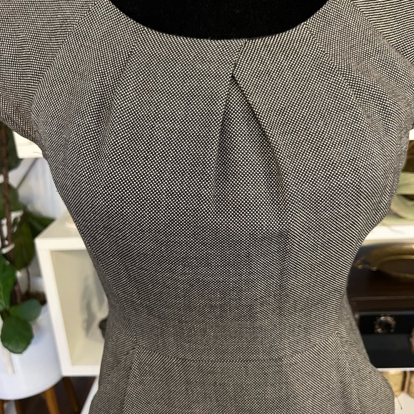 Jcrew dress with pockets and a slit in size 2 - Picture 8 of 8